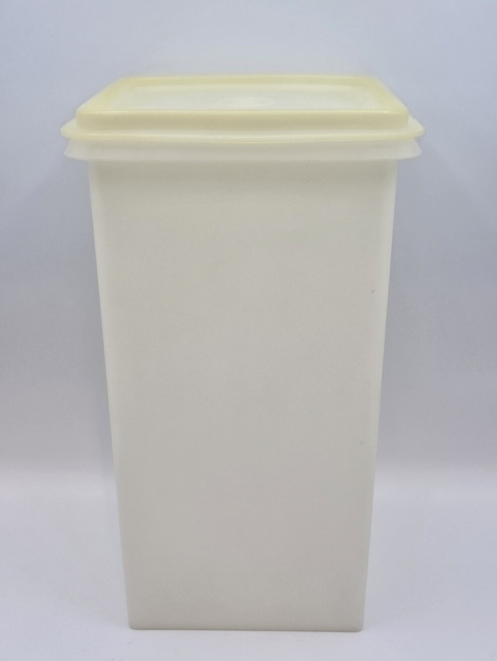 Vintage Tupperware Square Saltine Cracker Keeper